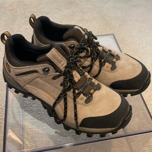 Men’s size 9.5 Timberland Hiking shoes!